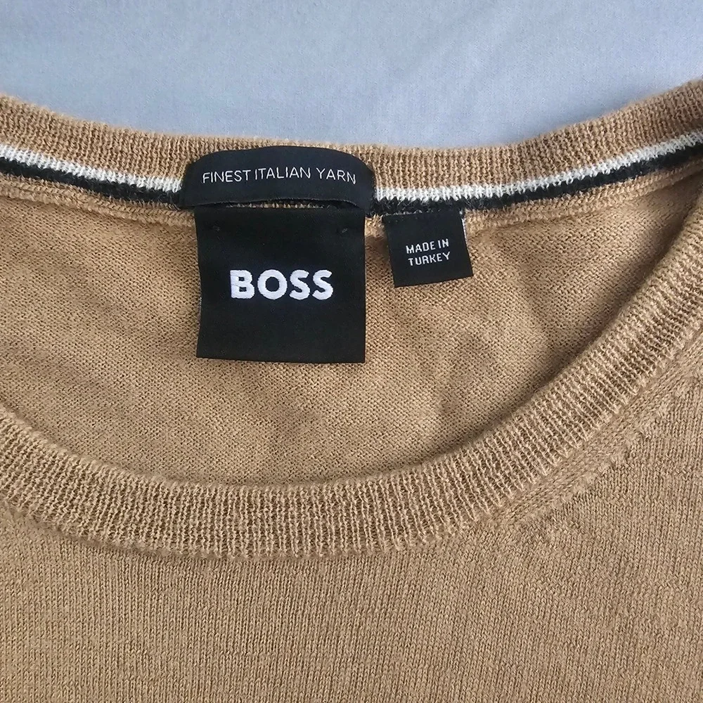 Hugo BOSS M Medium Tan Sweater Pullover Finest Italian Yarn Virgin Wool 1146
